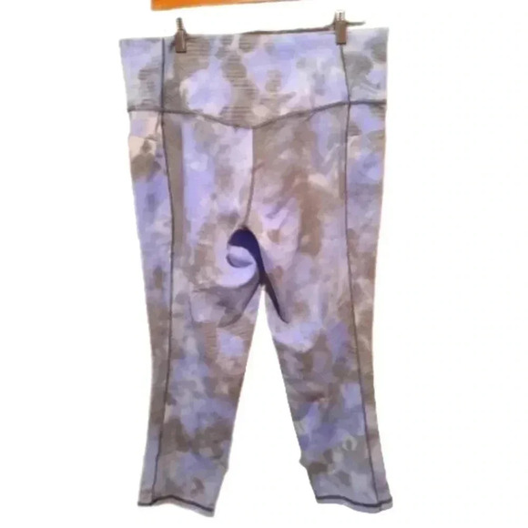 Athleta 20” Salutation Stash Pocket Capri Leggings - Picture 3 of 7